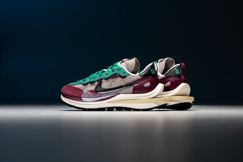 Nike x Sacai VaporWaffle - Villain Red & Neptune Green