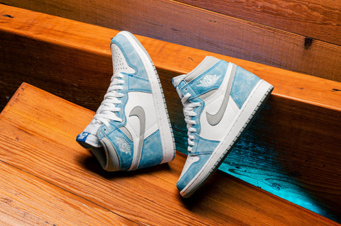 Air Jordan 1 Retro High OG - 'Hyper Royal'