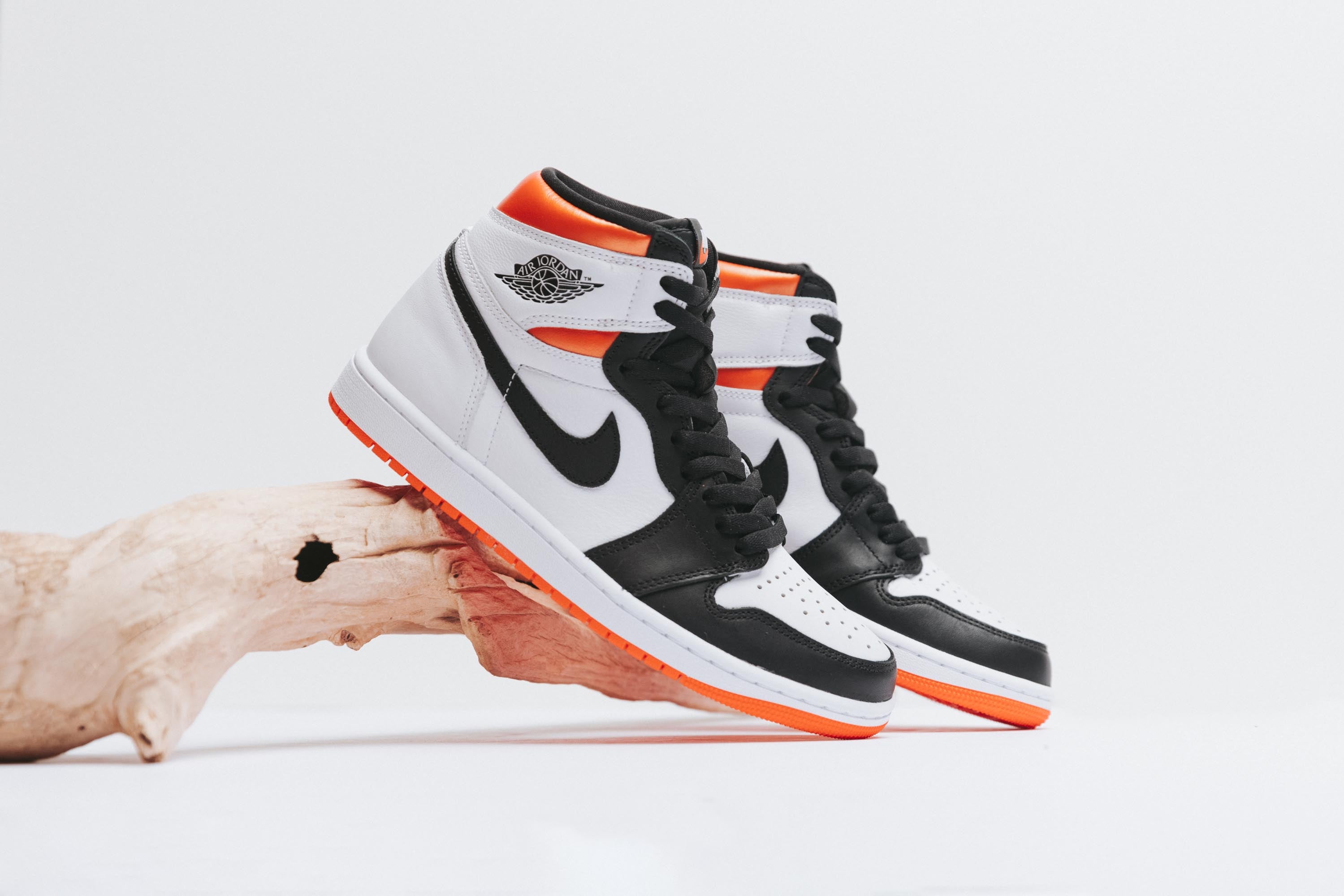 Jordan orange outlet 1