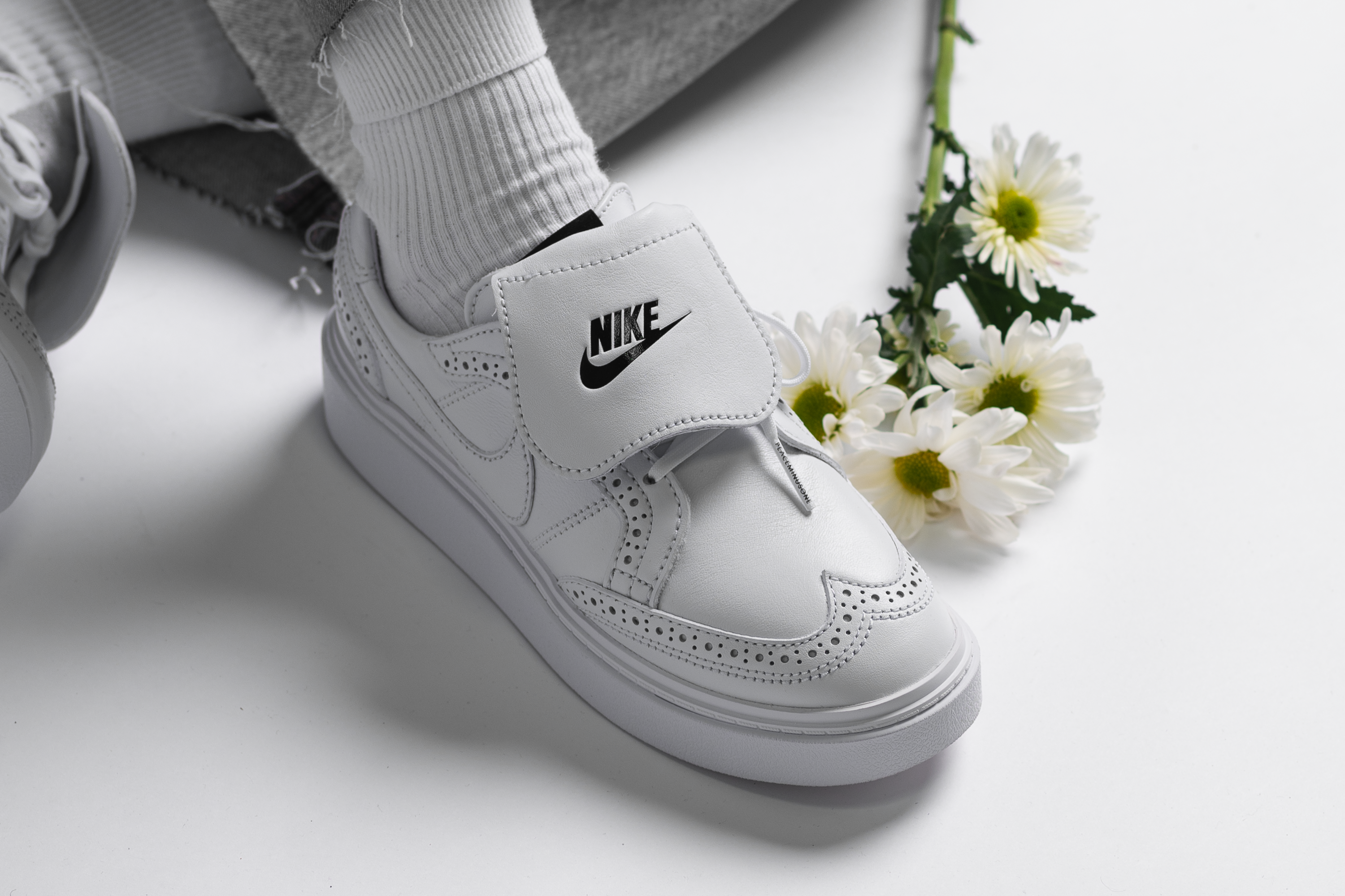 PEACEMINUSONE × Nike Kwondo1 'White' Sneaker Politics