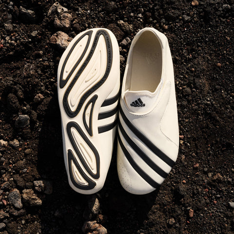 PHARRELL WILLIAMS X ADIDAS VARIO FLAT EARTHER - CORE WHITE/CORE BLACK
