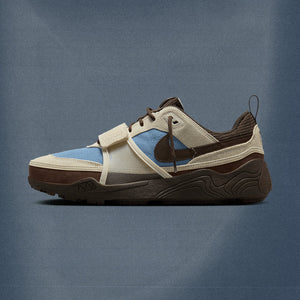 TRAVIS SCOTT X NIKE ZOOM FIELD JAXX - LECHE BLUE/BAROQUE BROWN