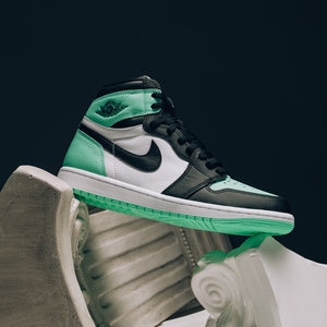AIR JORDAN 1 RETRO HIGH OG 'GREEN GLOW' - WHITE/GREEN GLOW