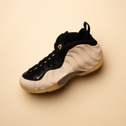 NIKE AIR FOAMPOSITE ONE 'LIGHT OREWOOD BROWN' - BLACK/TEAM GOLD