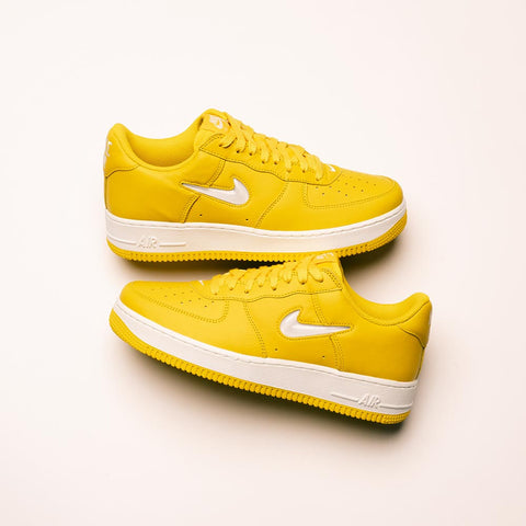 NIKE AIR FORCE 1 LOW RETRO - SPEED YELLOW/SUMMIT WHITE