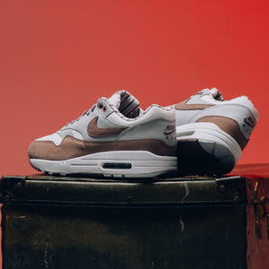 NIKE AIR MAX 1 'SHIMA SHIMA' - SUMMIT WHITE/PLUM ECLIPSE