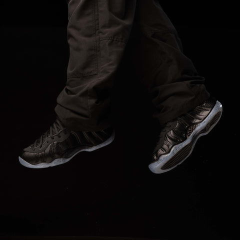 NIKE AIR FOAMPOSITE ONE 'CARBON FIBER' - BLACK/DARK SMOKE GREY