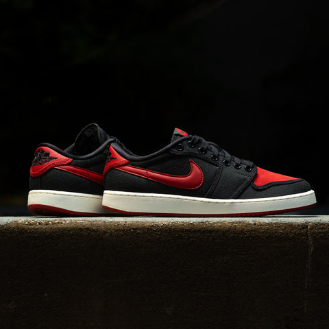 AIR JORDAN 1 KO LOW - BLACK/VARSITY RED