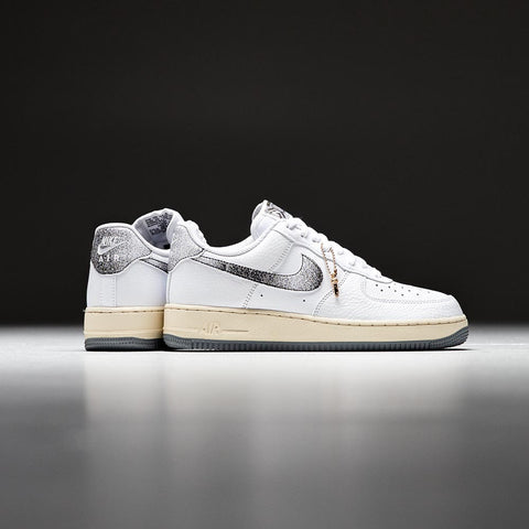 NIKE AIR FORCE 1 '07 LX 'CLASSICS' - WHITE/SMOKE GREY