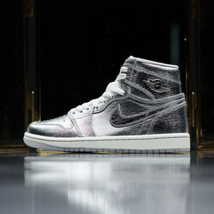 WOMEN'S AIR JORDAN 1 RETRO HIGH OG 'CHROME' - METALLIC SILVER/PHOTON DUST
