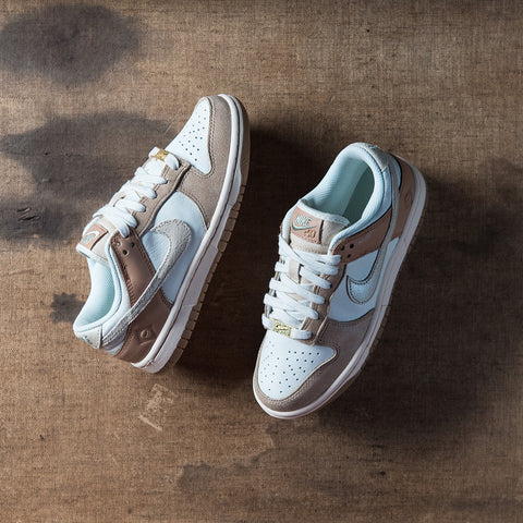 WOMEN'S NIKE DUNK LOW SE - SAIL/SANDDRIFT