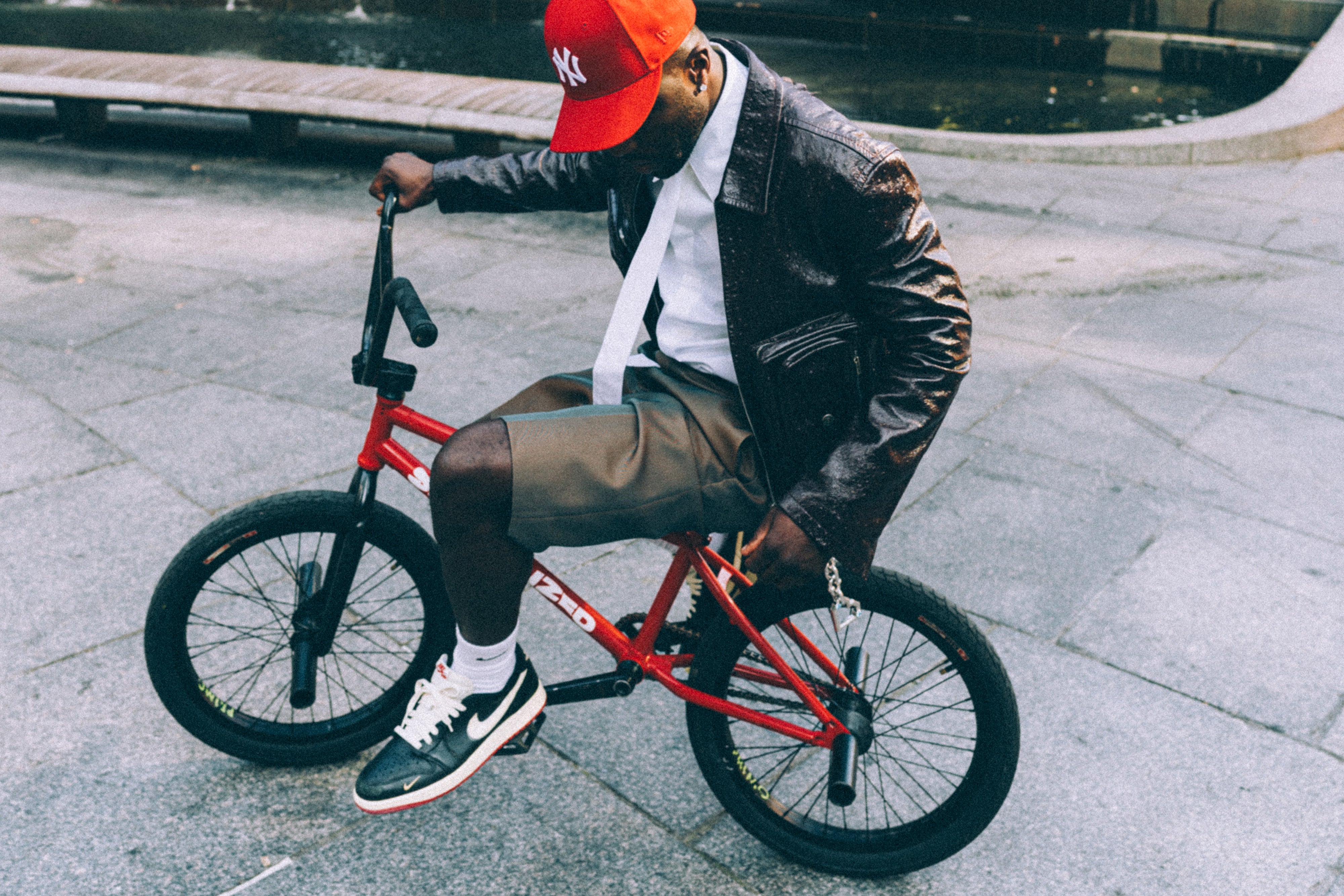 靴 AIR JORDAN 1 RETRO LOW Nigel Sylvester Nigel Sylvester Air Jordan 1 Low OG Nitro IB8958-001