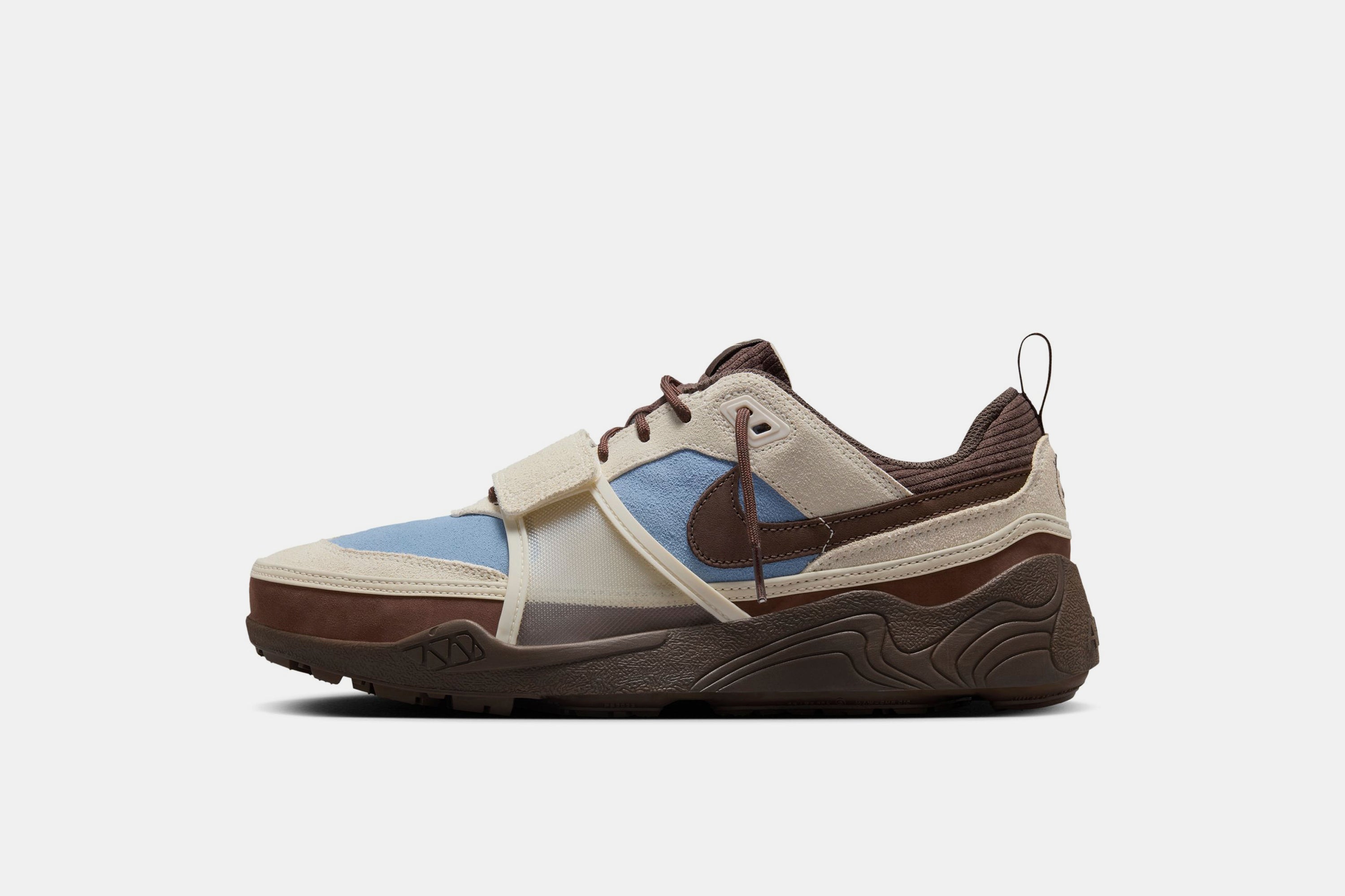 靴 Travis Sneaker Politics