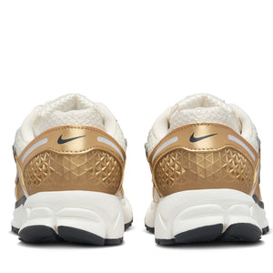 Women's Nike Zoom Vomero 5 - Photon Dust/Metallic Gold
