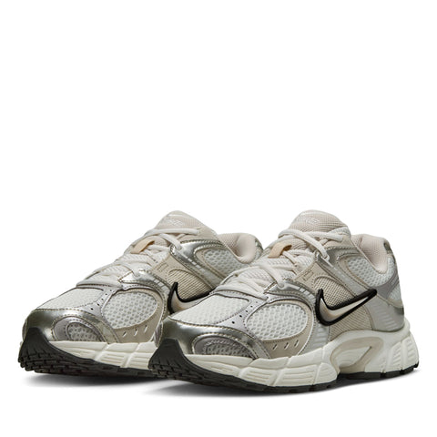 Women's Nike V5 RNR - Summit White/Light Orewood Brown
