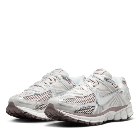 Women's Nike Zoom Vomero 5 - Vast Grey/Metallic Silver