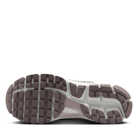 Women's Nike Zoom Vomero 5 - Vast Grey/Metallic Silver