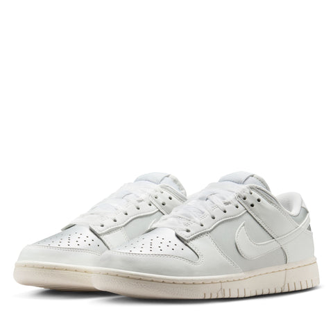 Women's Nike Dunk Low Next Nature - Metallic Platinum/Summit White