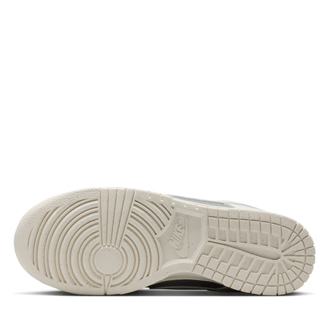 Women's Nike Dunk Low Next Nature - Metallic Platinum/Summit White