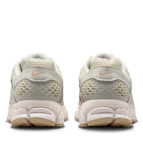 Women's Nike Zoom Vomero 5 - Light Bone/Phantom