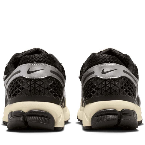Nike Zoom Vomero 5 - Black/Chrome