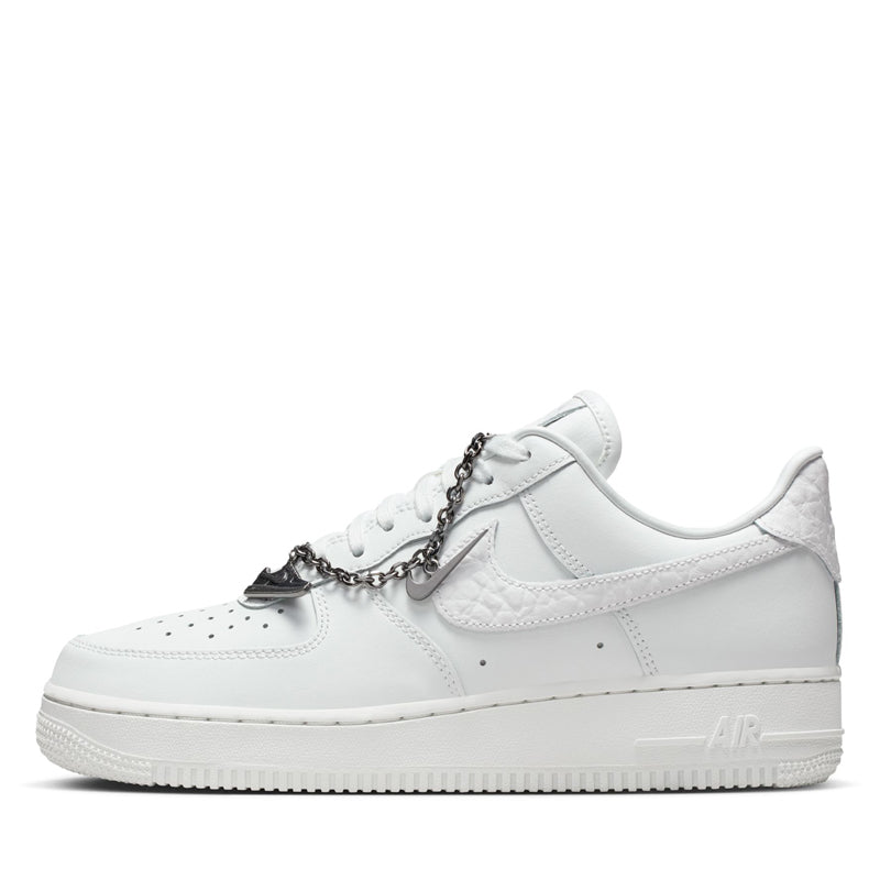 シューズ スニーカー   ナイキ Nike Wmns Air Force 1 Low '07 SE W SUMMIT WHITE Sneaker Politics