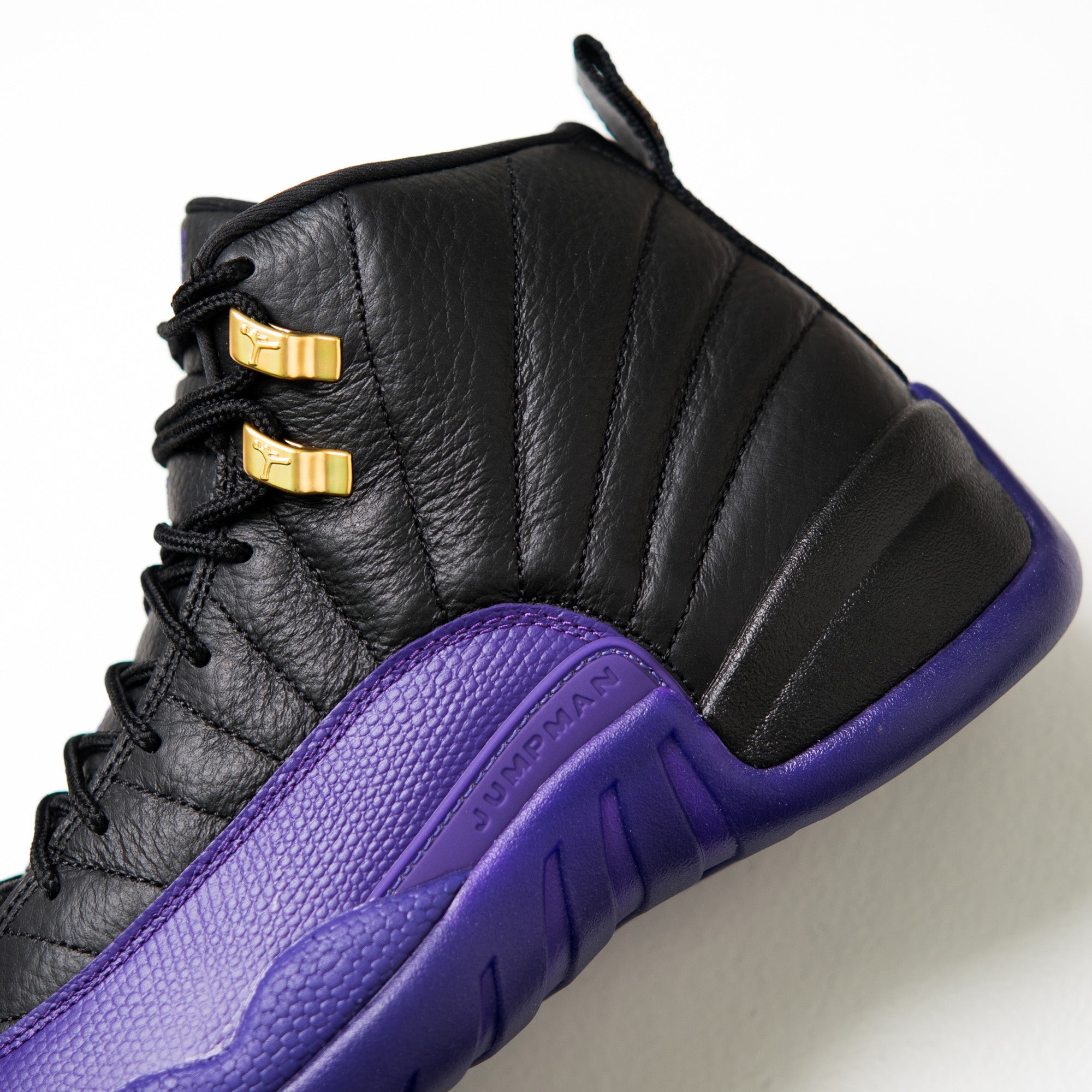 Jordan deals 12 lakers