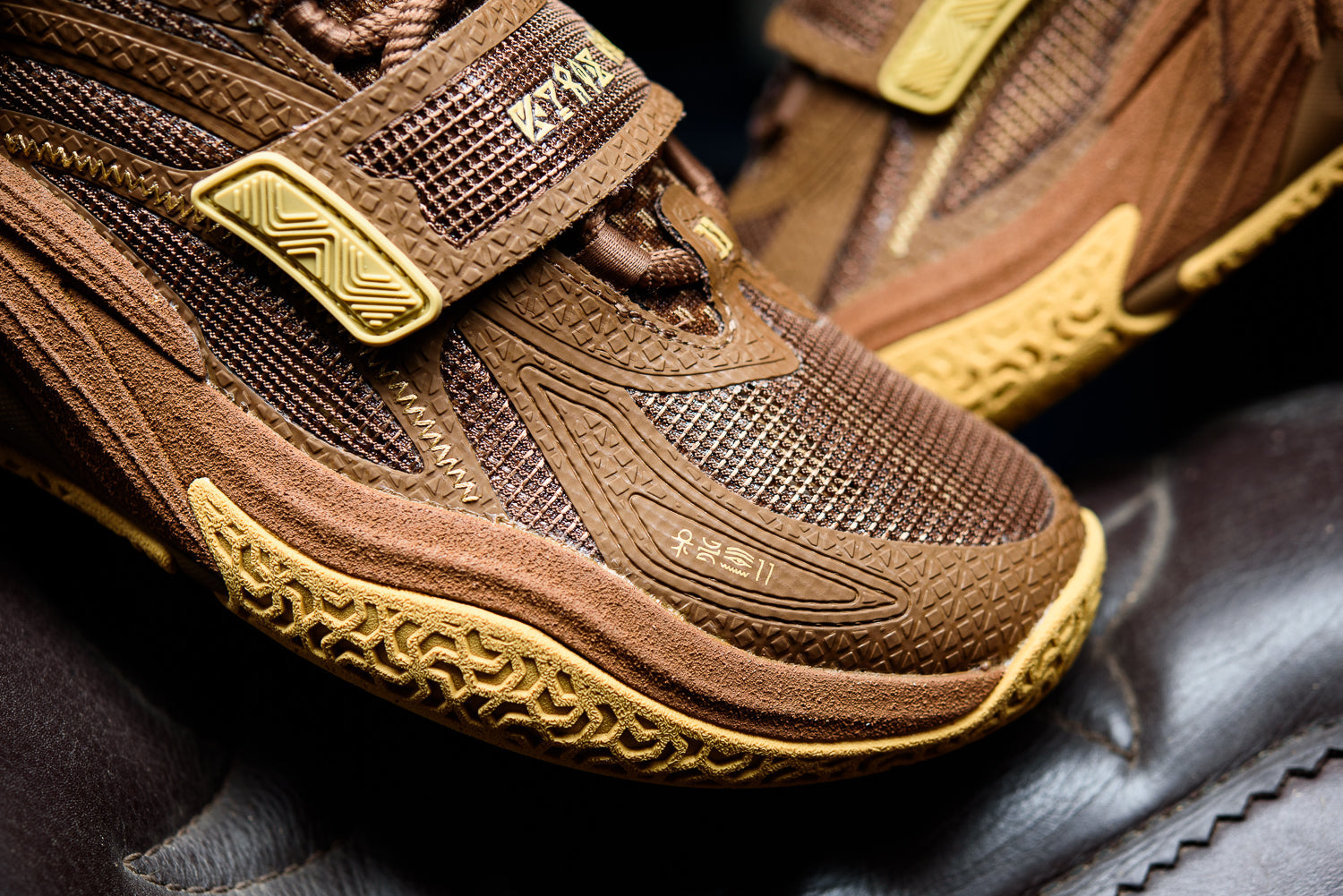ANTA KAI 1 'CHIEF HÉLÀ' - BROWN/YELLOW – Sneaker Politics