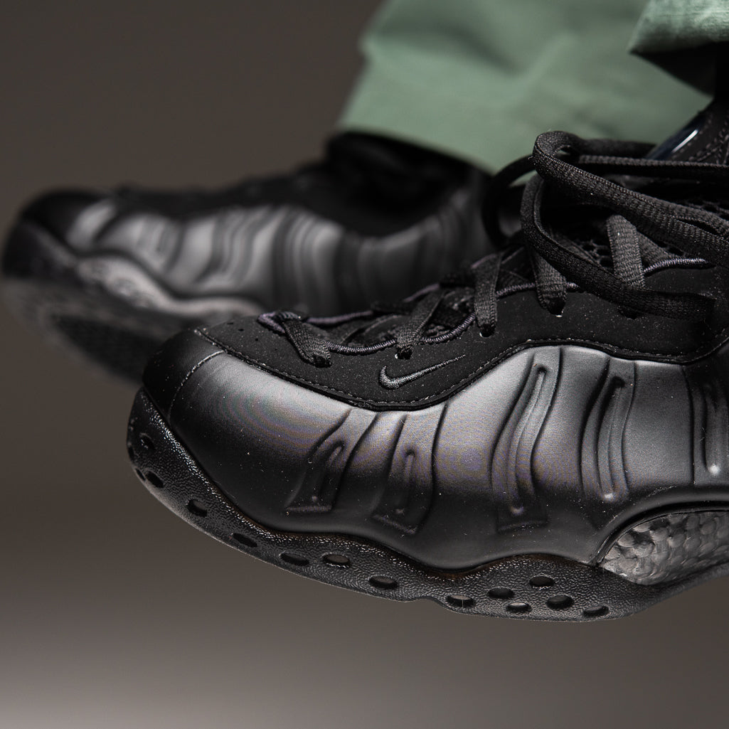 Black shop foamposite laces