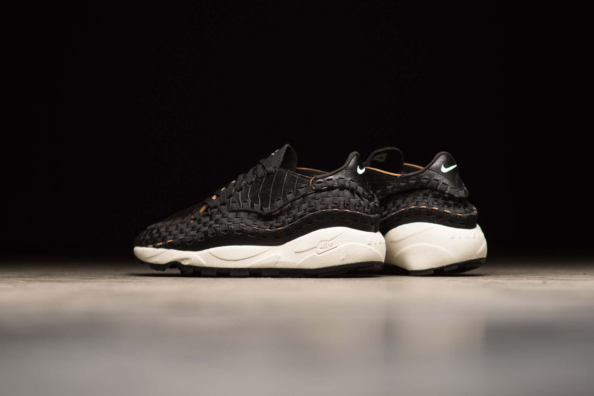 Nike air footscape woven black online