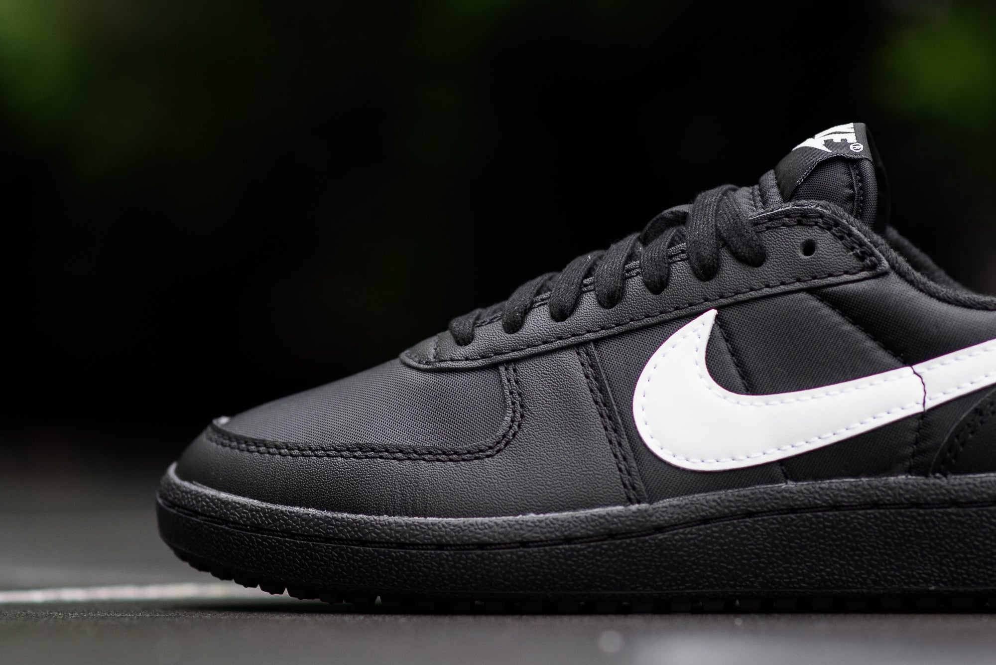 basic black and white nikes