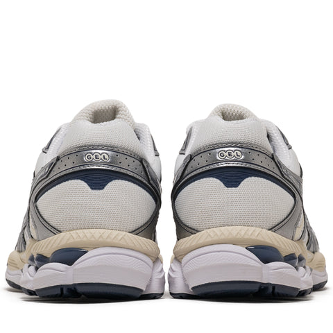 Asics Gel-Cumulus 16 - White/Midnight