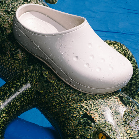 Crocs Classic Quiet Clog - Stucco