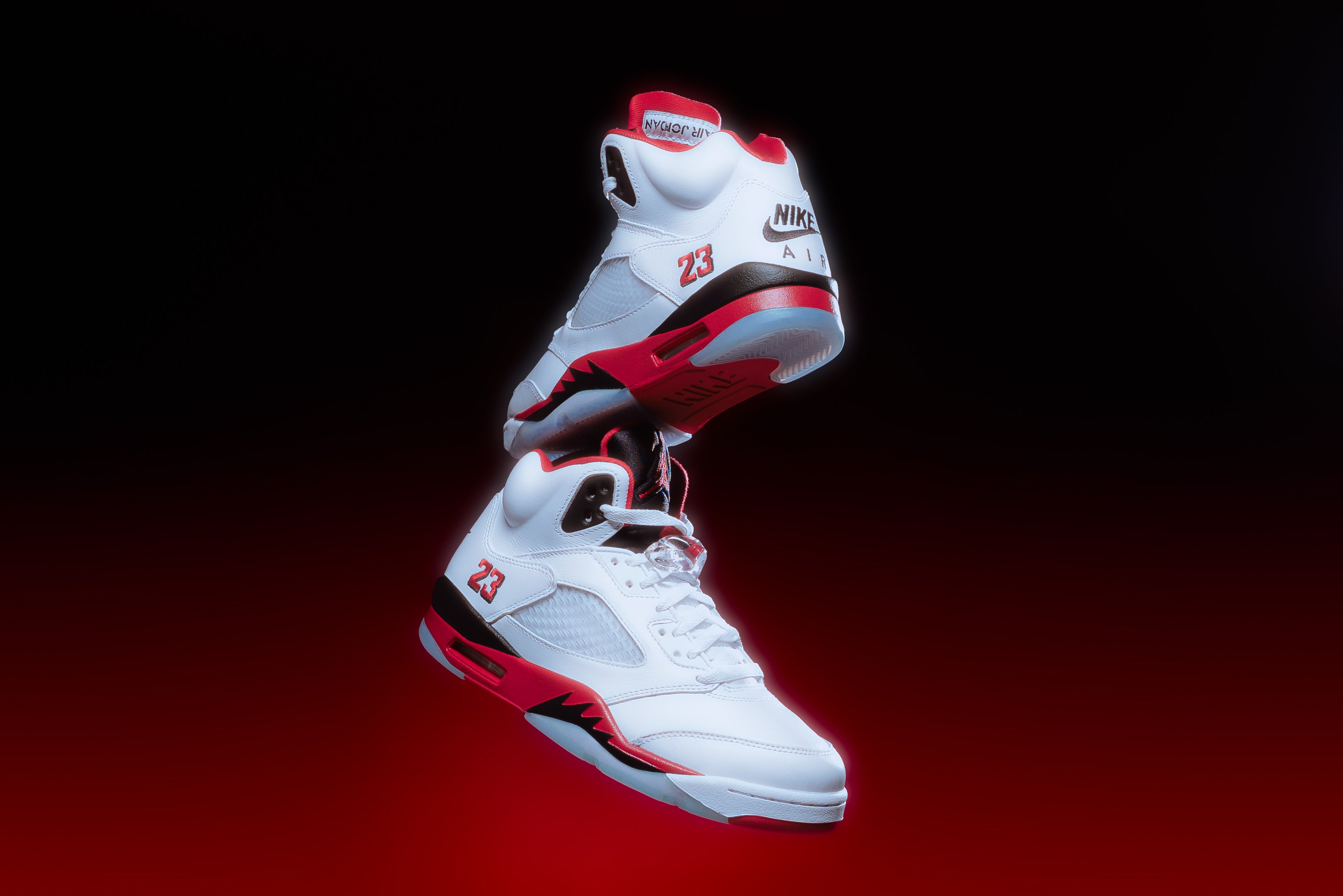 Nike Air Jordan 5 Retro ホワイト/ファイヤーレッド 10 Sneaker Politics