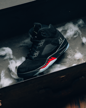 Air Jordan 5 Retro 'Halloween' - Black/Picante Red