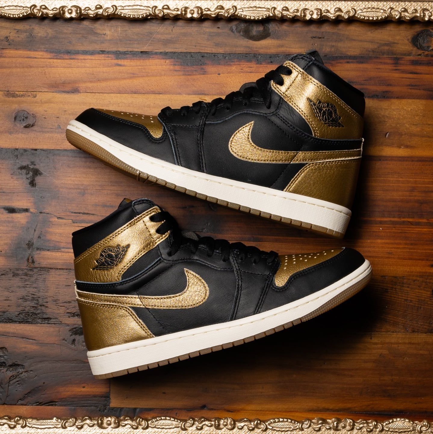 Jordan fashion 1 black metallic gold