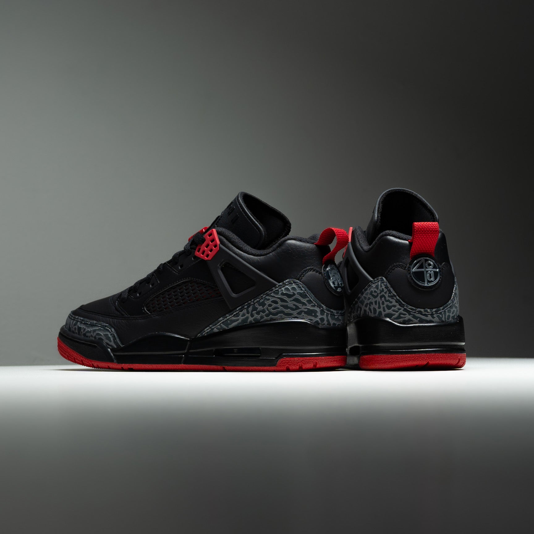 Jordan spizike on sale red and black