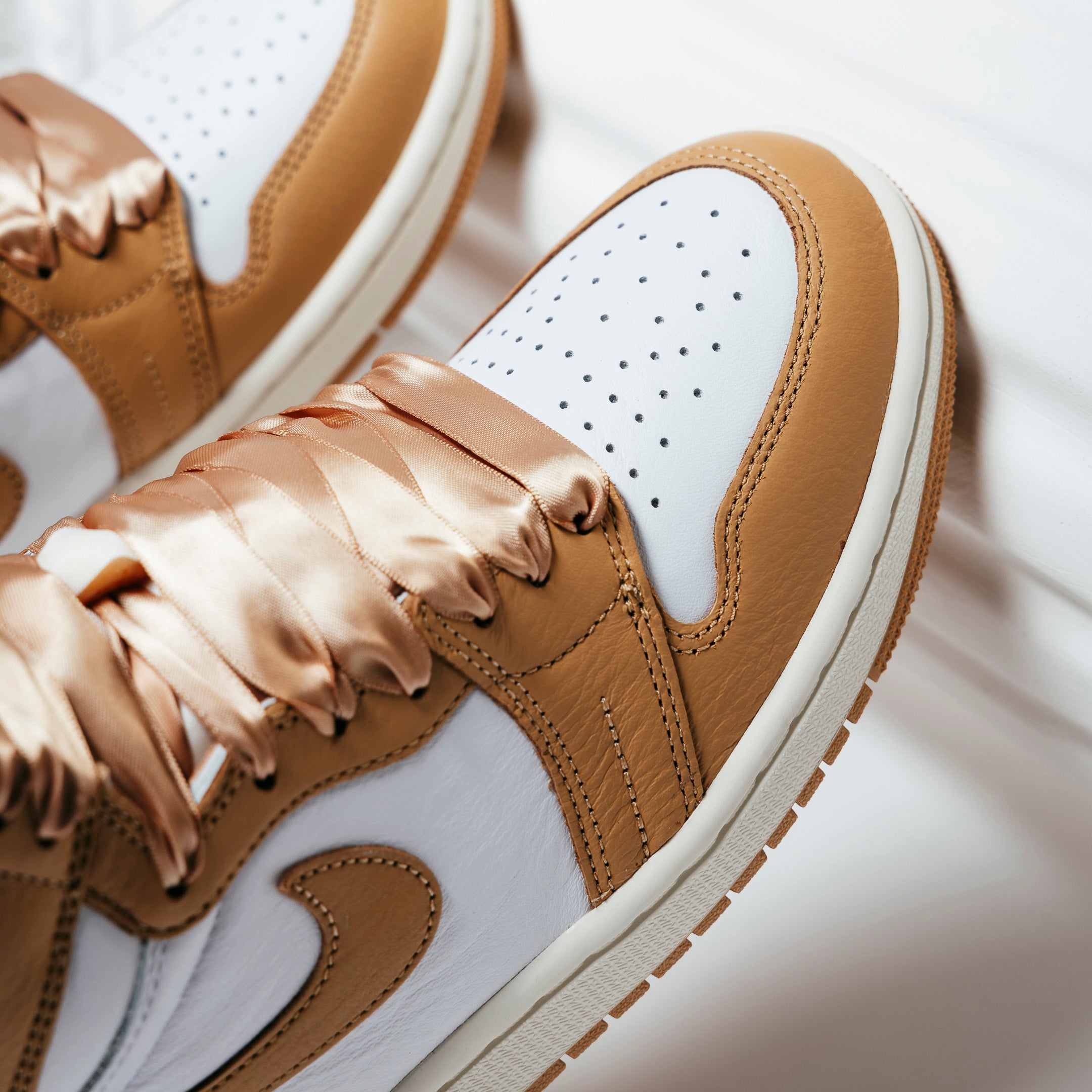 Women's Air Jordan 1 Retro High OG - Praline/White