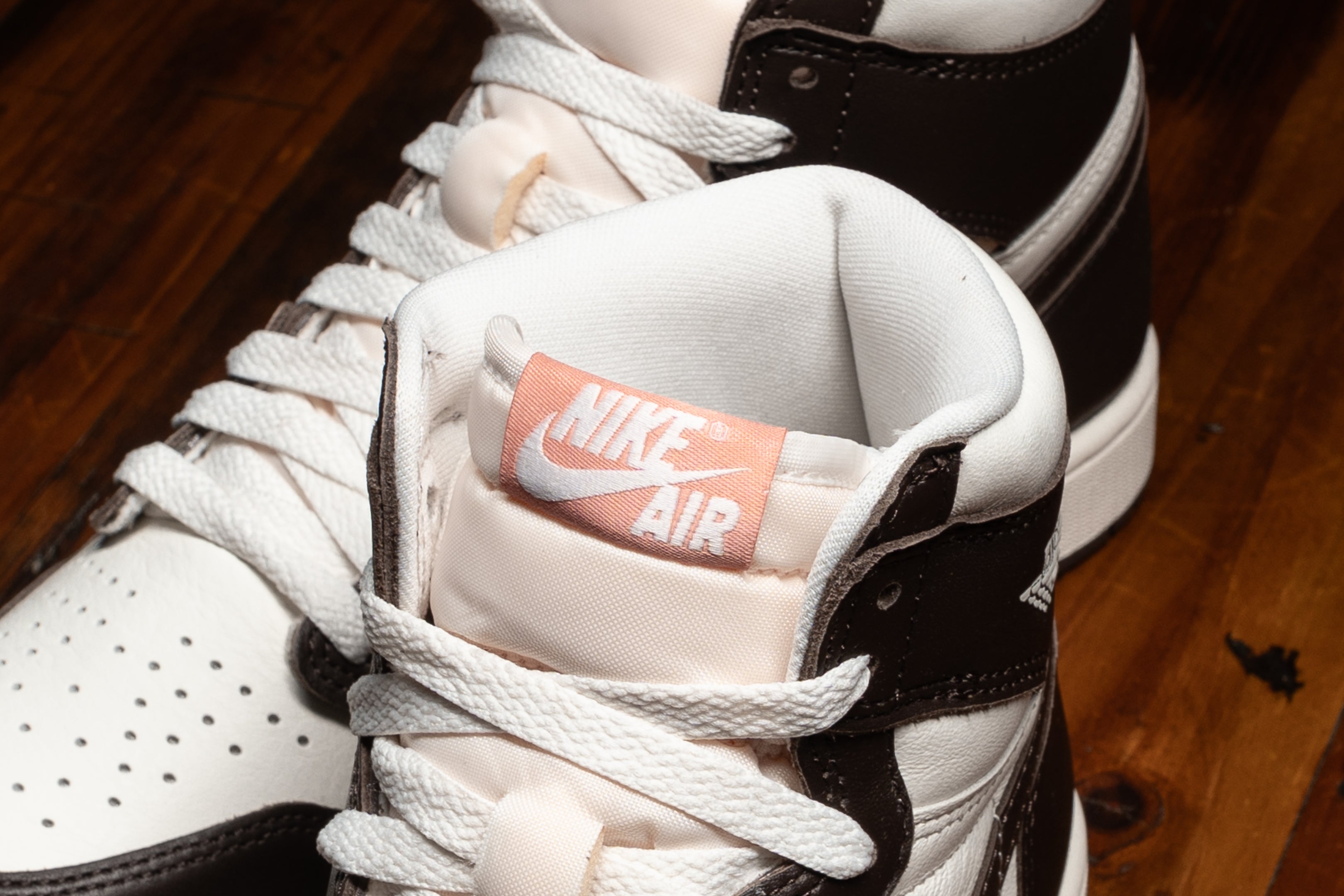 エアジョーダン1 HIGH OG \"Baroque Brown and Sail Women's Air Jordan 1 High OG 'Baroque Brown and Sail