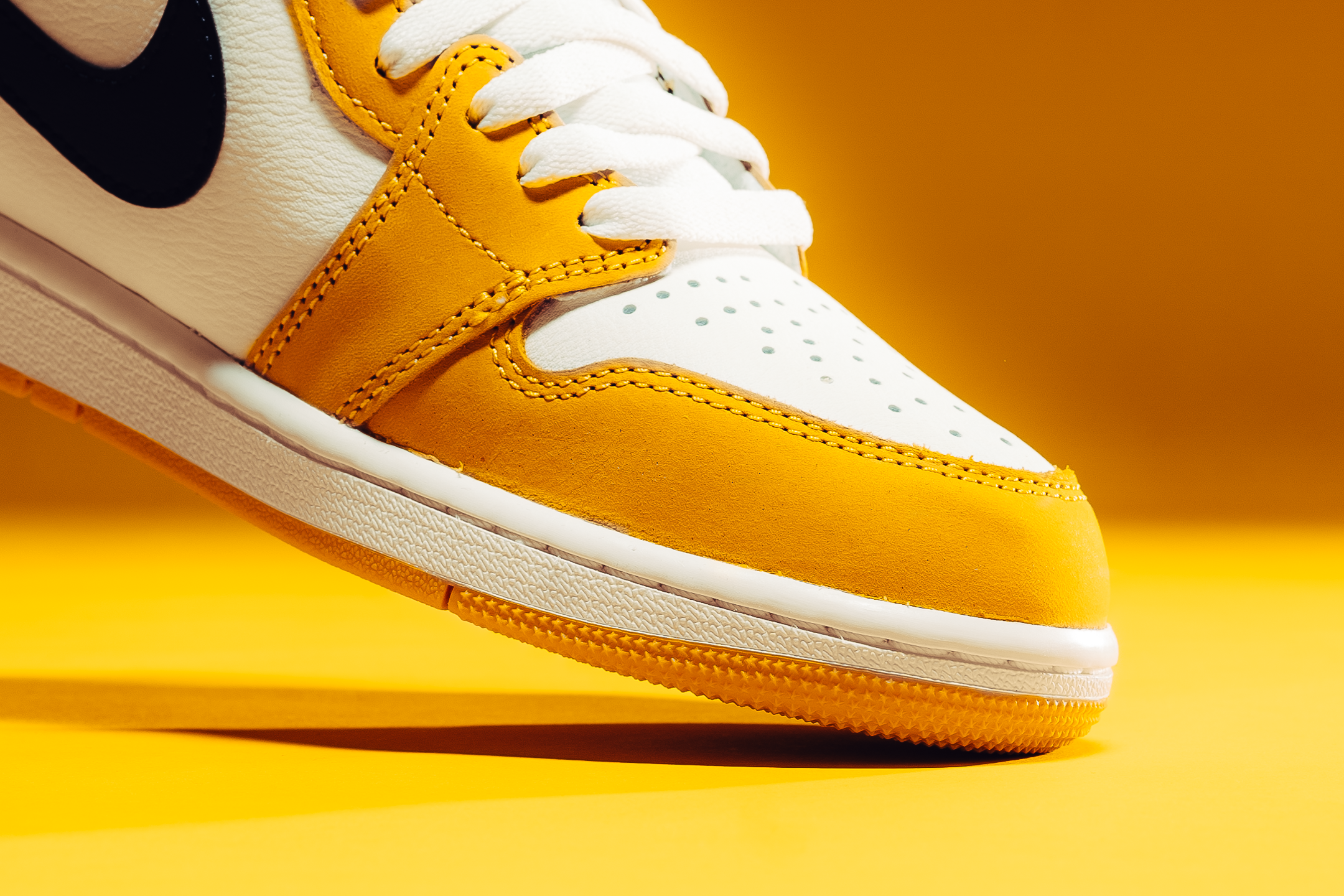 air jordan 1 retro high og yellow and black