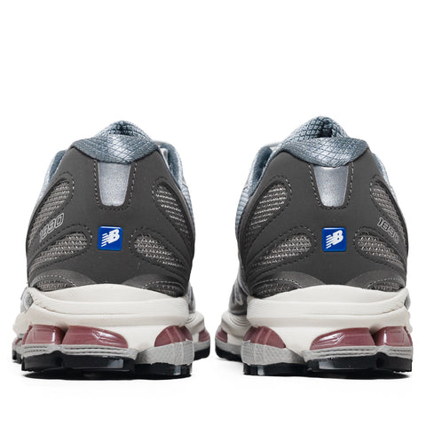 New Balance 1890 - Dark Silver Metallic/Granite
