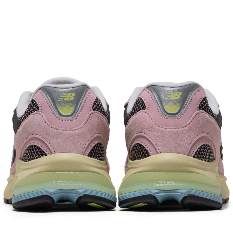 バース New Balance 2010 - Pink Chalk/Dry Lime – Sneaker Politics