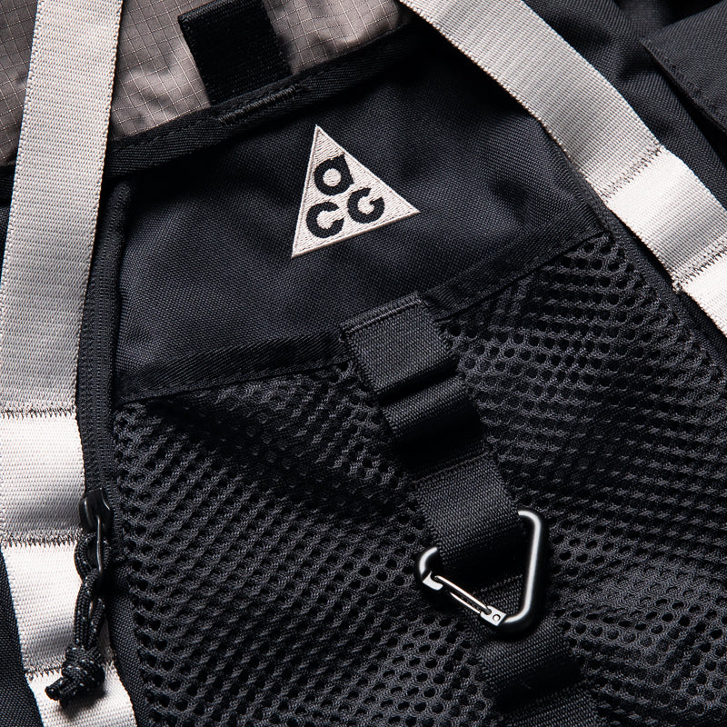 nike backpack bag classic ACG 'Daymax' Black/Grey Model:TSRNR50-SP702M Essential Tools for Deer this backpack can withstand 1/2