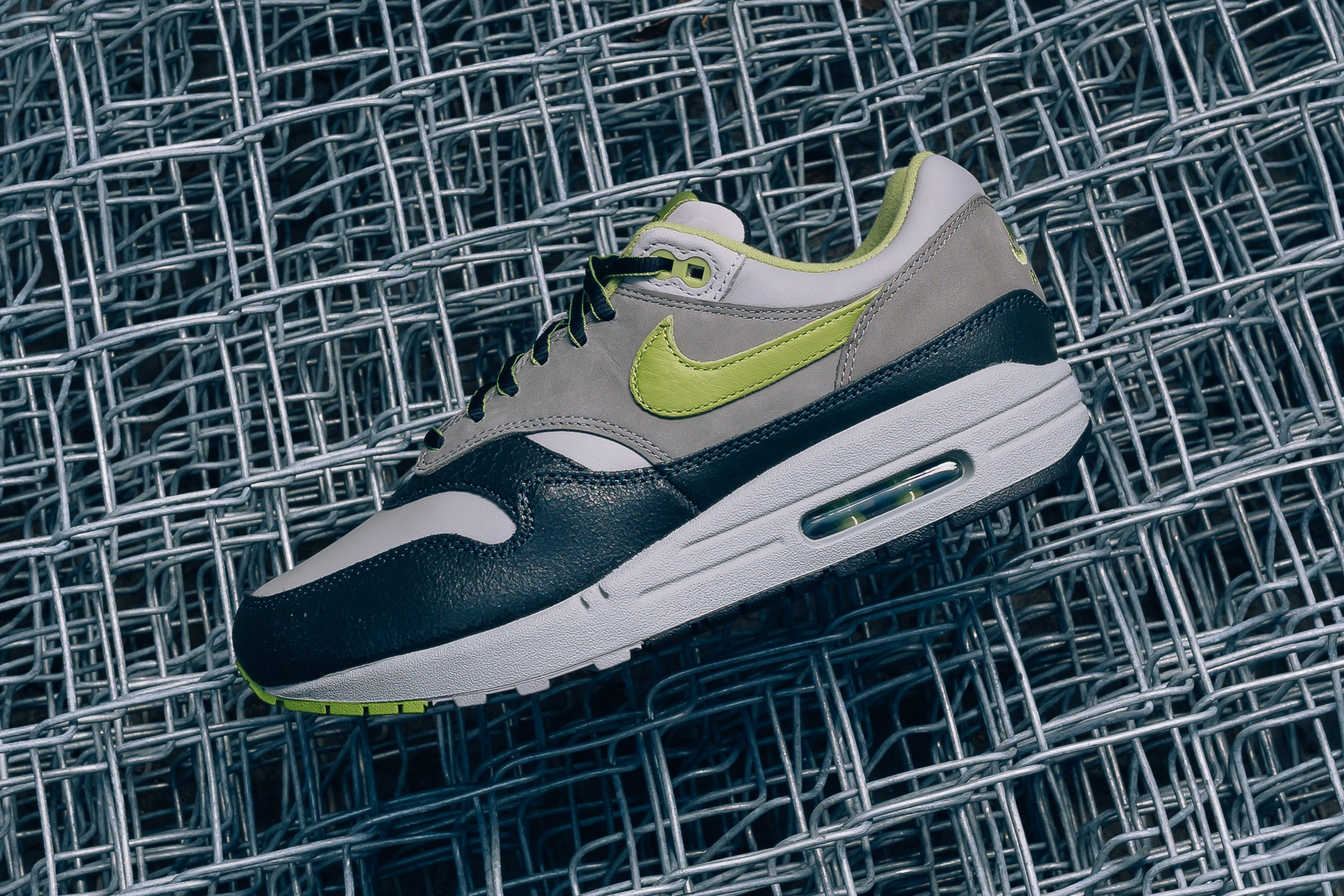 nike air max 1 mica green volt