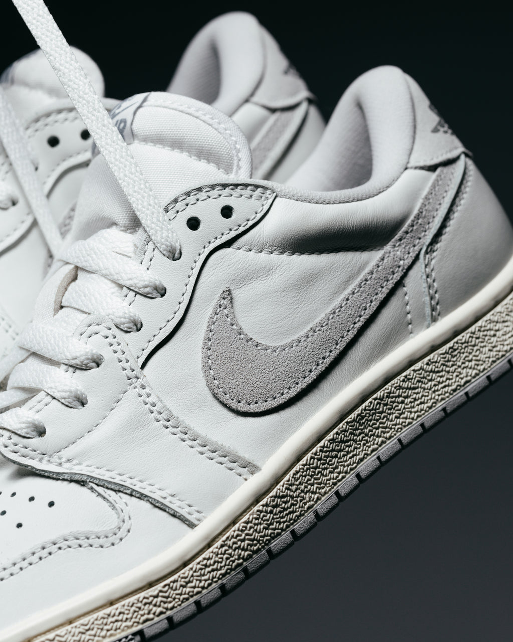 aj1 black and grey