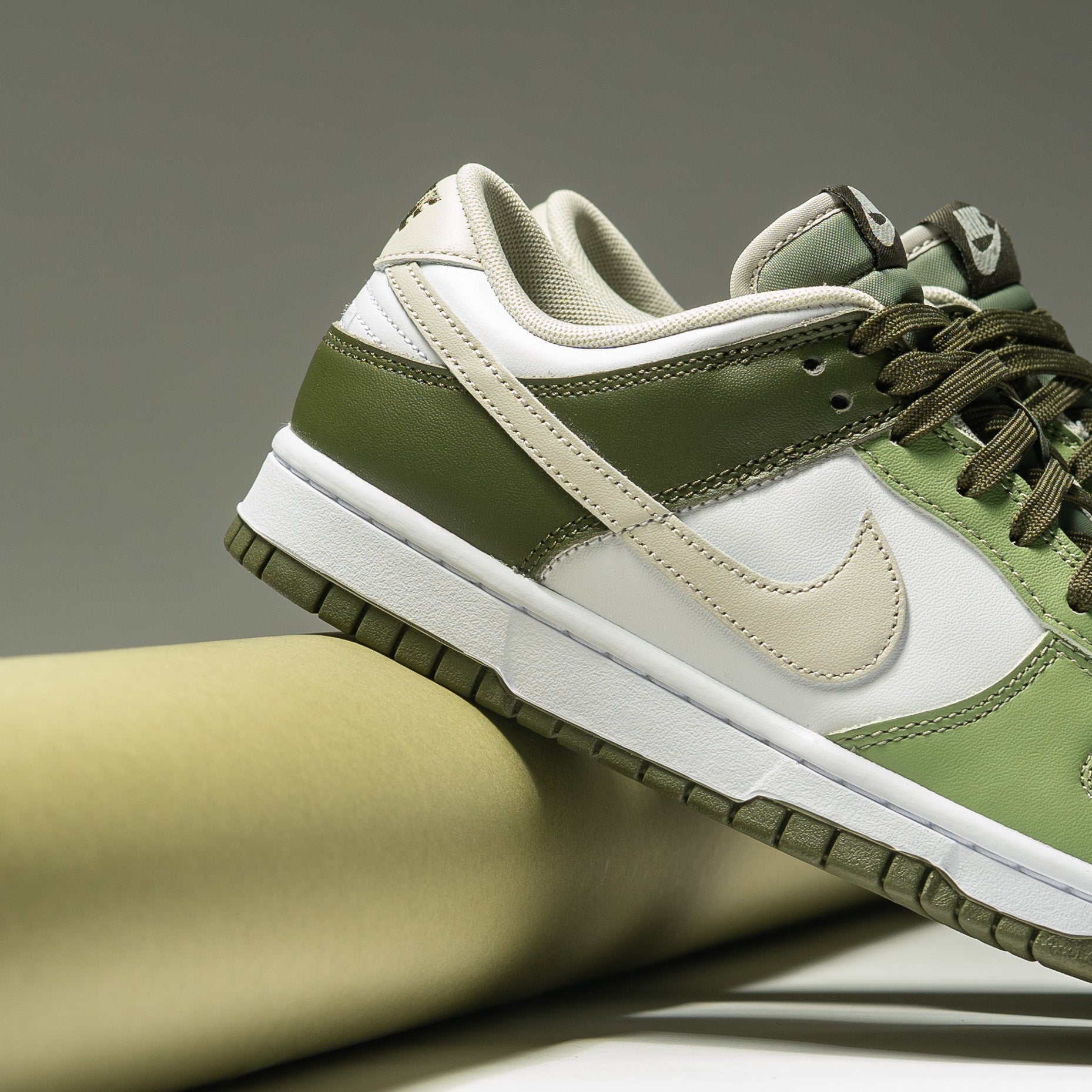nike dunk bone green