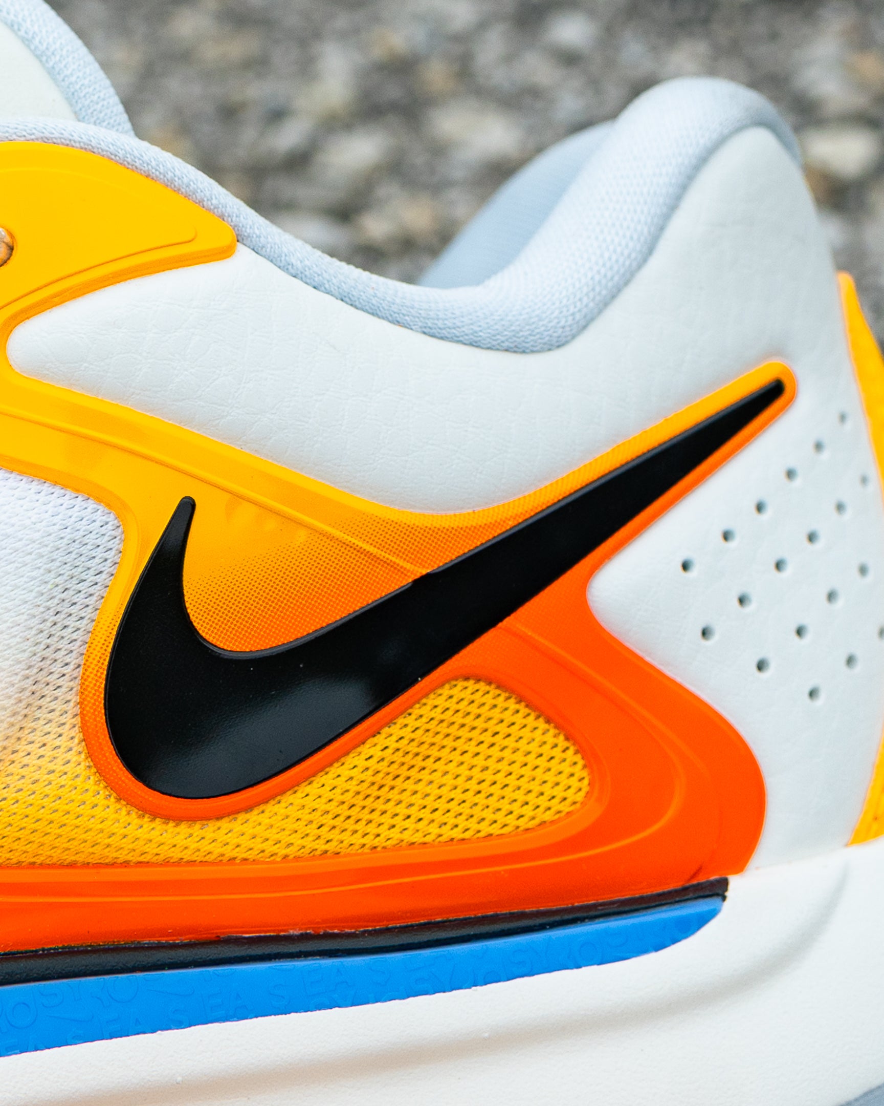 シューズ(男性用) Nike KD 17 University Gold/Safety Orange Sneaker Politics