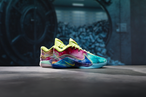NIKE LEBRON XXII 'WHAT THE MONOPOLY' - MINT FOAM/CERISE – Sneaker