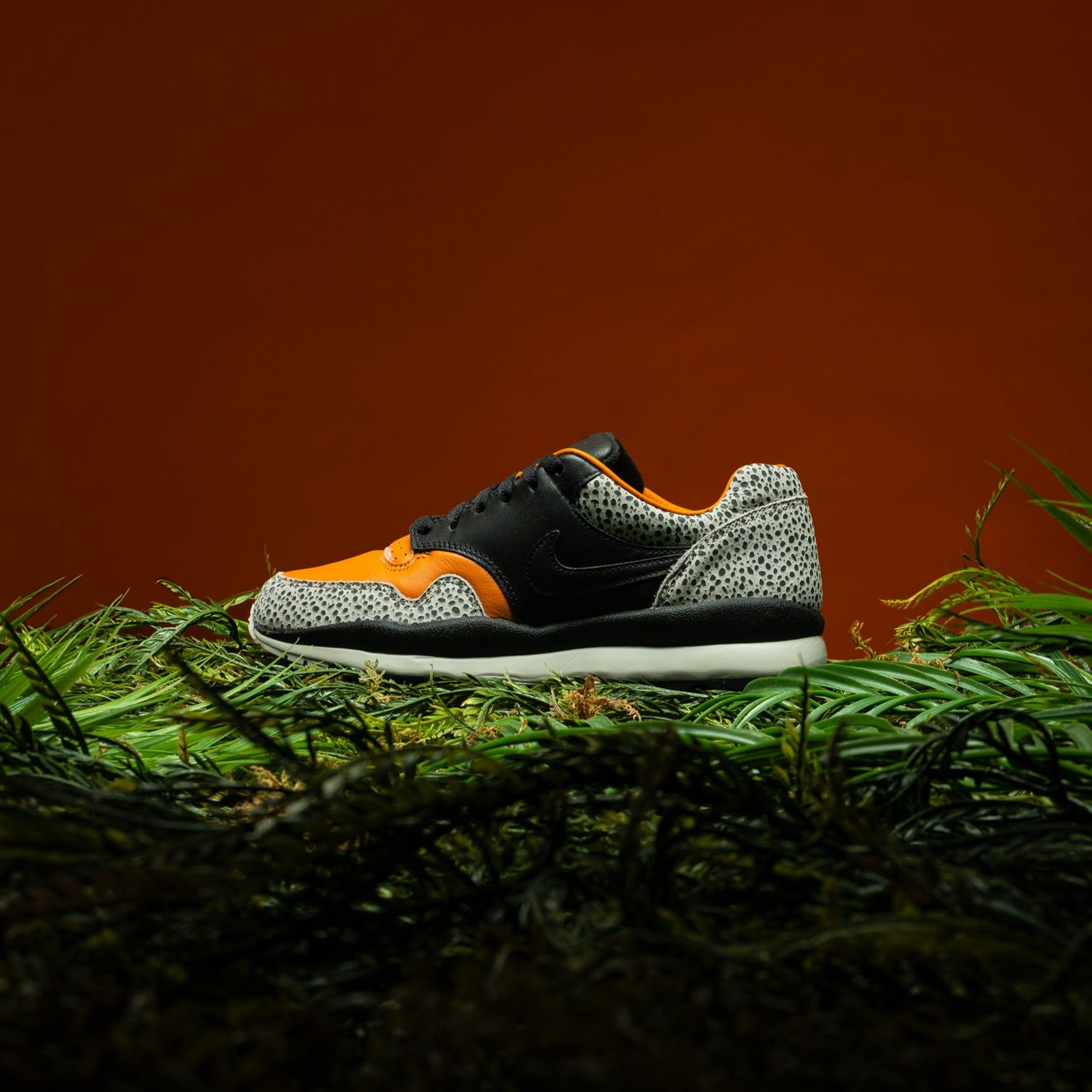 Nike safari royal best sale