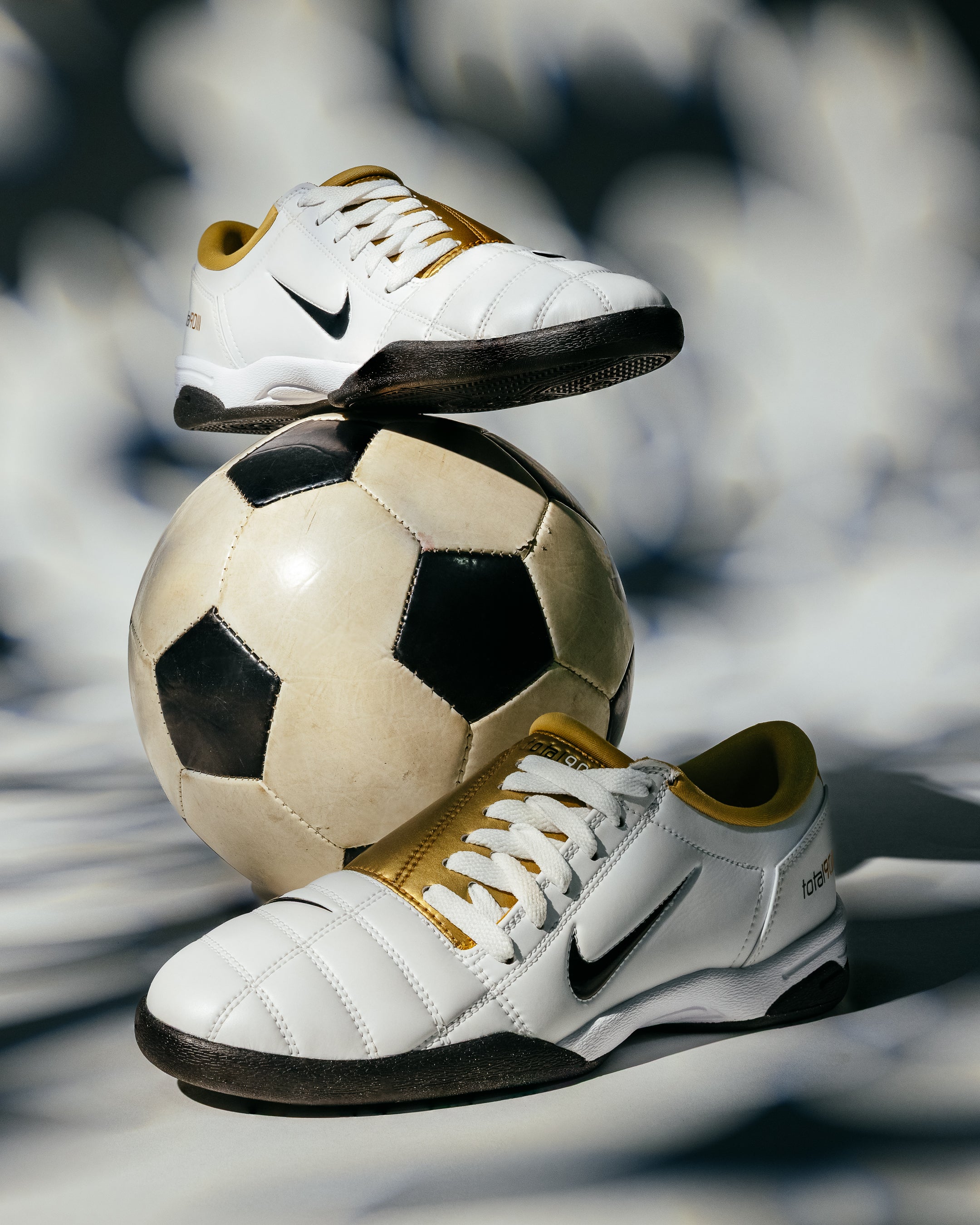 Nike トータル90 ホワイト ゴールド 5/20発売｜Nike Total 90 III SP 